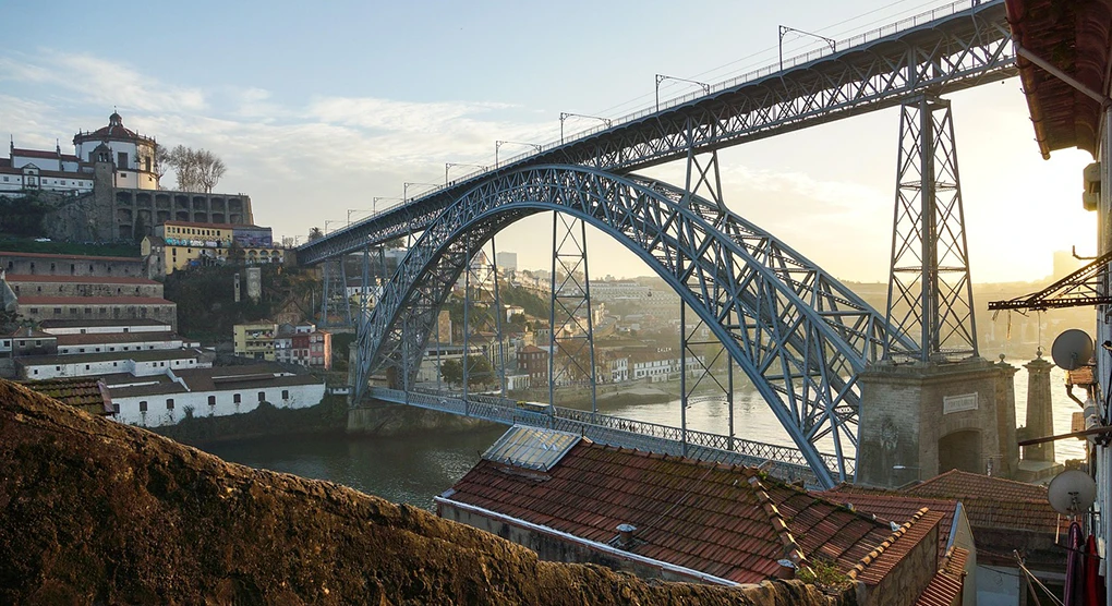 Guía exhaustiva: Cómo abrir una empresa en Portugal en 2026